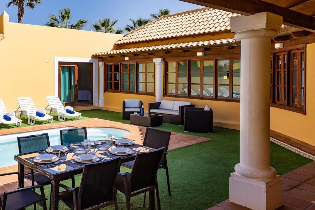 Villa Helen - Heated Pool Wifi Smarttv Barbecue Corralejo Extérieur photo