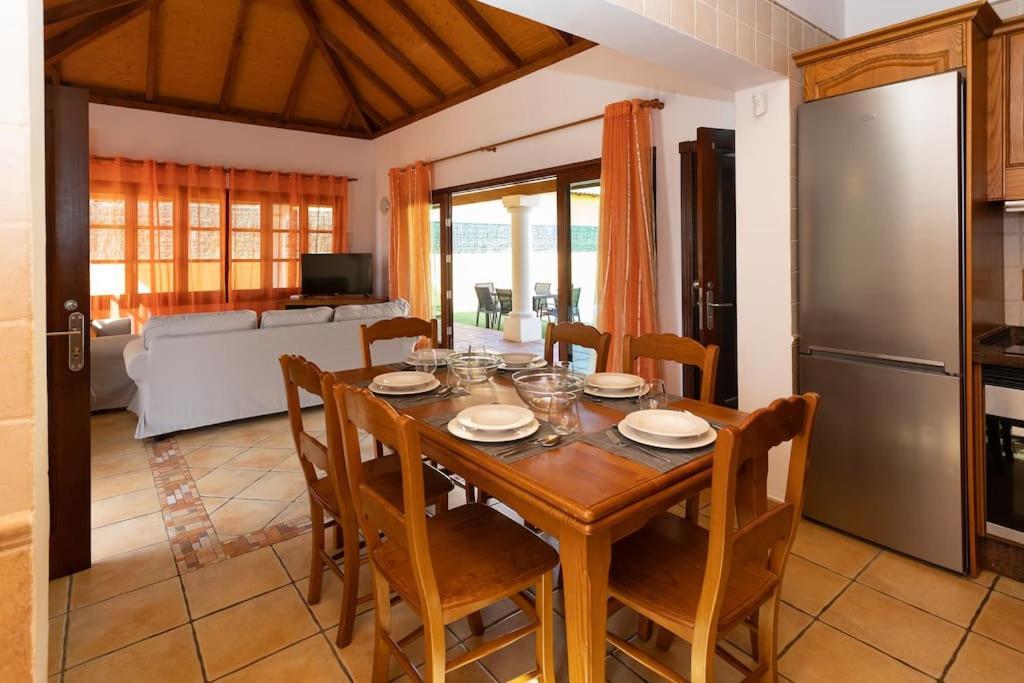 Villa Helen - Heated Pool Wifi Smarttv Barbecue Corralejo Extérieur photo