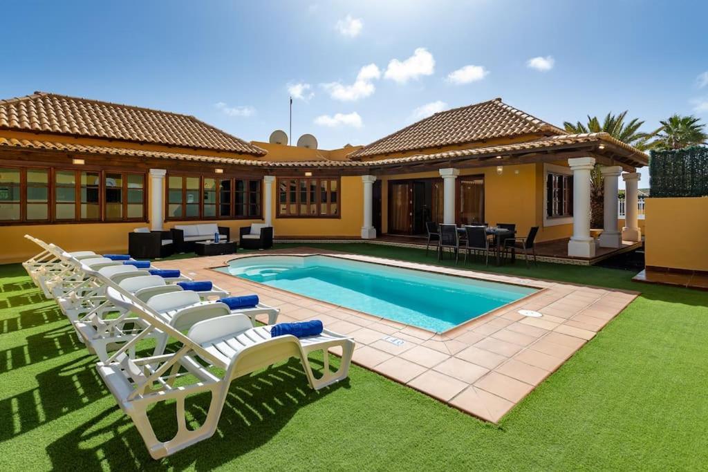 Villa Helen - Heated Pool Wifi Smarttv Barbecue Corralejo Extérieur photo
