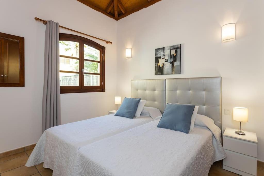 Villa Helen - Heated Pool Wifi Smarttv Barbecue Corralejo Extérieur photo