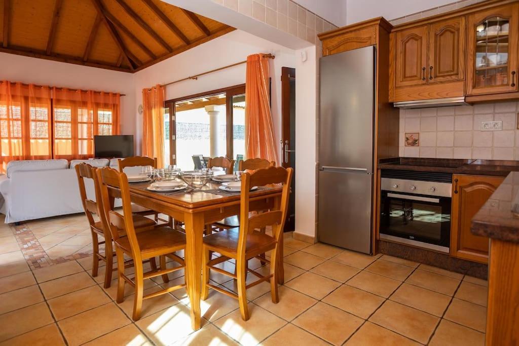 Villa Helen - Heated Pool Wifi Smarttv Barbecue Corralejo Extérieur photo