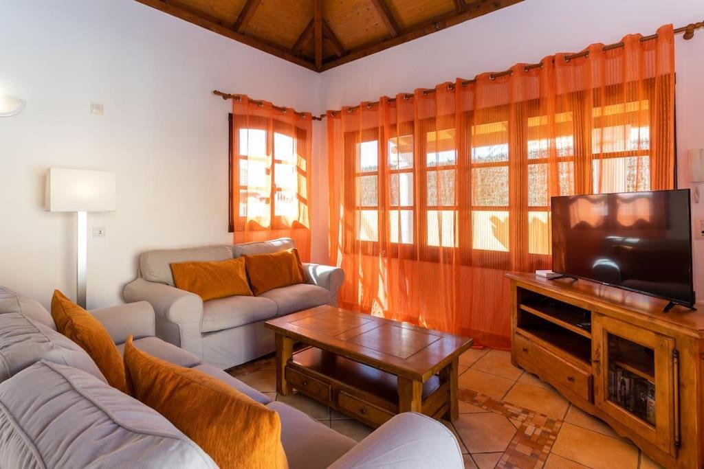 Villa Helen - Heated Pool Wifi Smarttv Barbecue Corralejo Extérieur photo